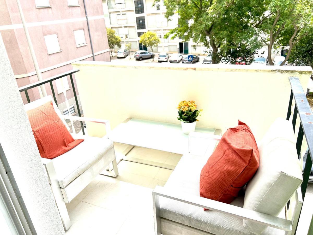 Almada Big Flat Next To Lisbon And Caparica Beach Exterior foto