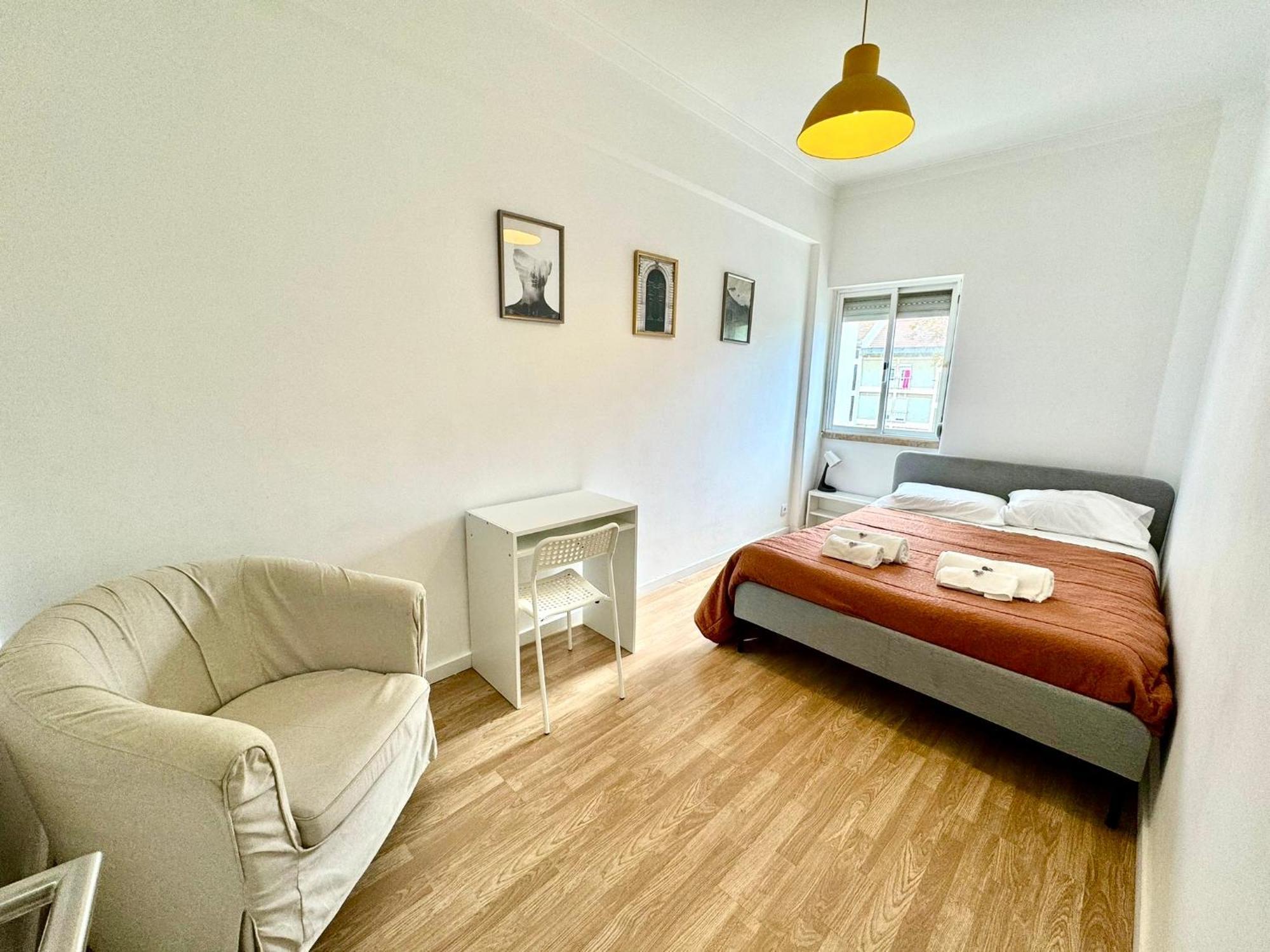 Almada Big Flat Next To Lisbon And Caparica Beach Exterior foto