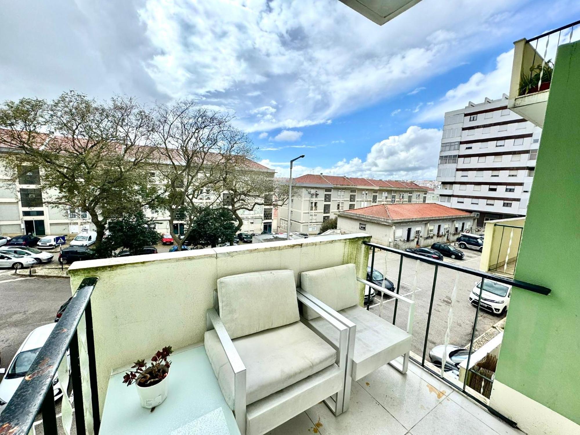 Almada Big Flat Next To Lisbon And Caparica Beach Exterior foto